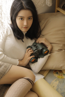 《年轻的女教师》